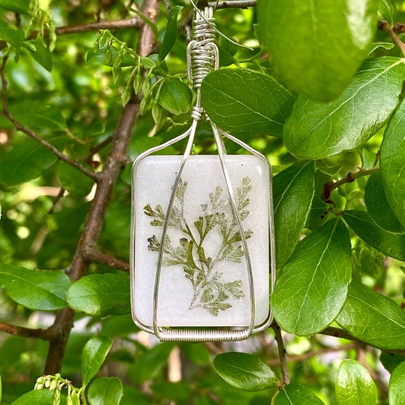 HANDMADE Wire Wrapped Resin Art Fern Cabochon Statement Pendant - Picture 9 of 10